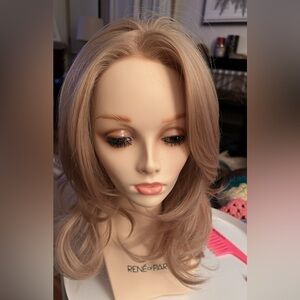 Martini Wigs “Odette” Light Ash Blonde Layered Wig